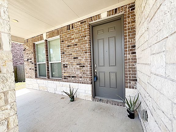 3rd image of 1720 Foxglove Cir