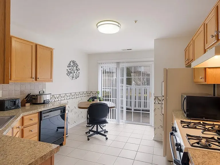 1508 Carol Ct #1508 — Photo 7