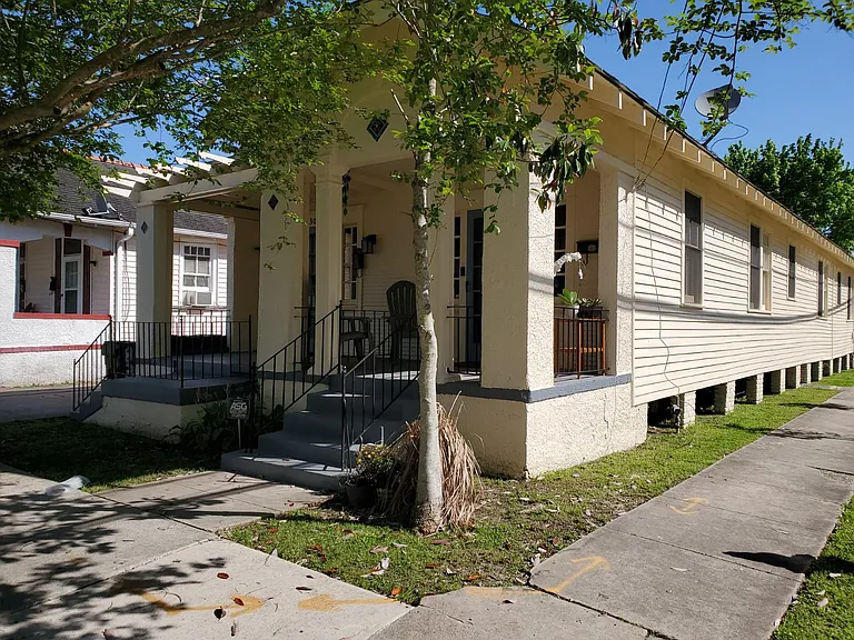 House is on the corner of Dante
