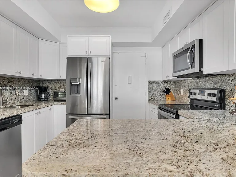 3505 S Ocean Dr #208 — Photo 5