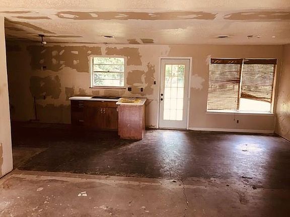 2nd image of 4608 Carlyle Dr