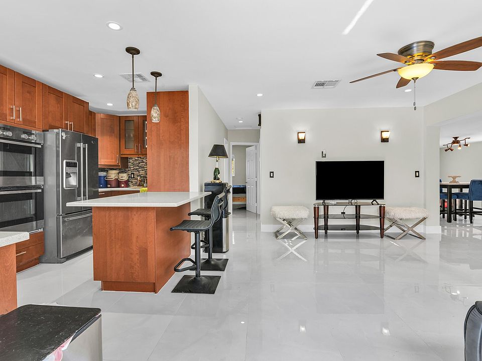 1st image of 1218 SW 2ND Avenue