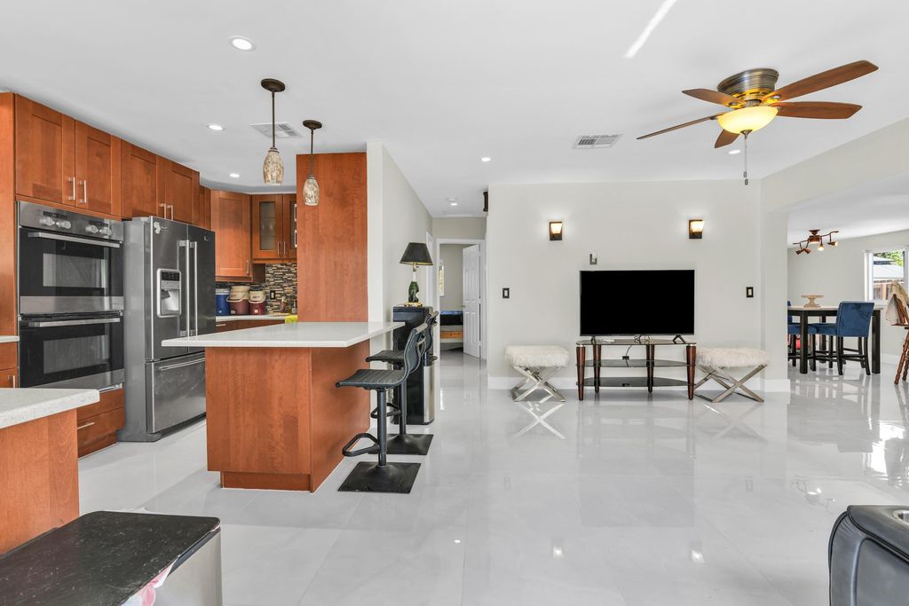 1218 SW 2ND Avenue, Pompano Beach