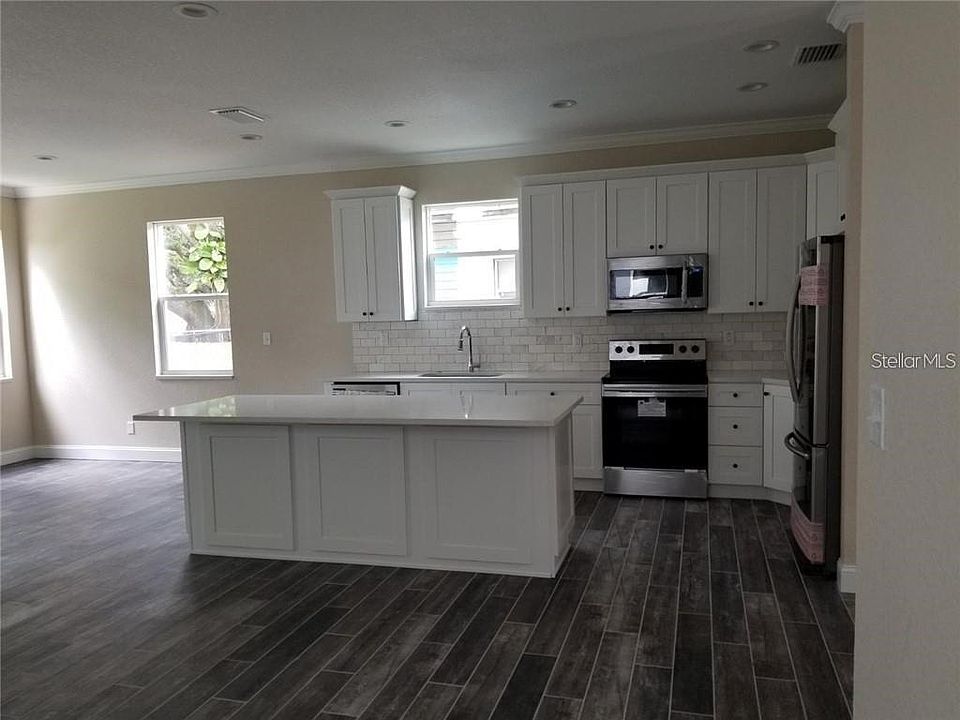 2nd image of 2922 N 21st Ave