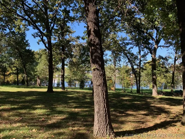 102 Cherokee Ave, Vinita, OK 74301