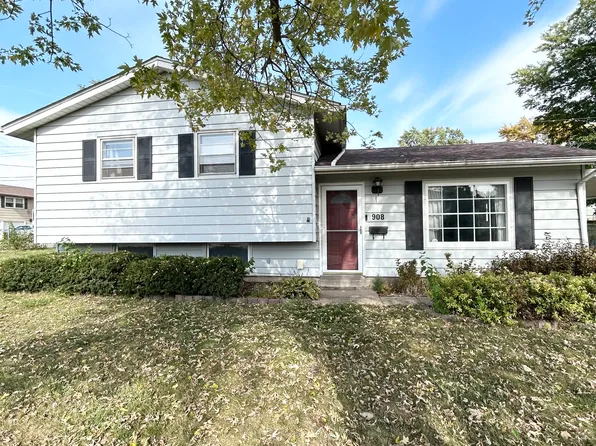 908 Hillside Dr, Bettendorf, IA 52722