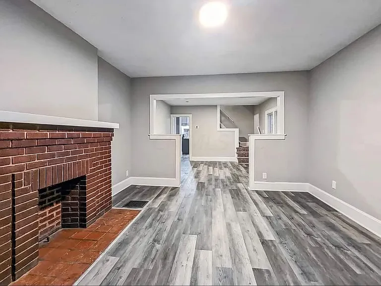 1091 Reinhard Ave — Photo 2