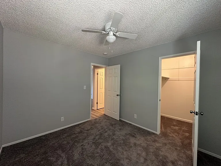 330 W Acacia Street — Photo 22