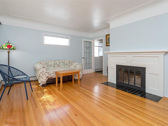 4th image of 2068 Milton St