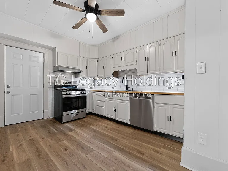 890 Traction St — Photo 17