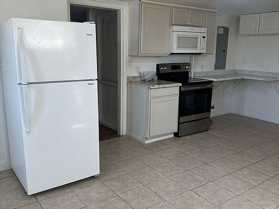 2nd image of 931 S Juniper Dr