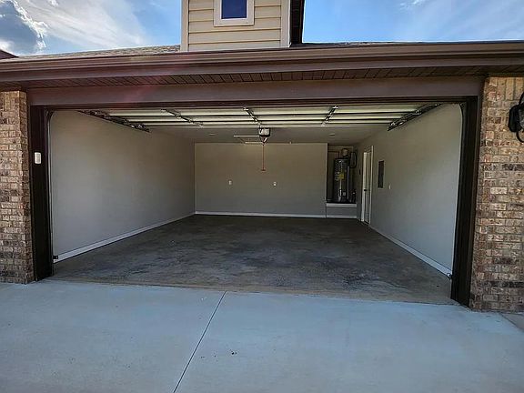 4th image of 521 Little Lona Ave