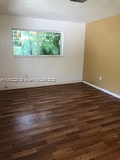 5th image of 3572 Franklin Ave