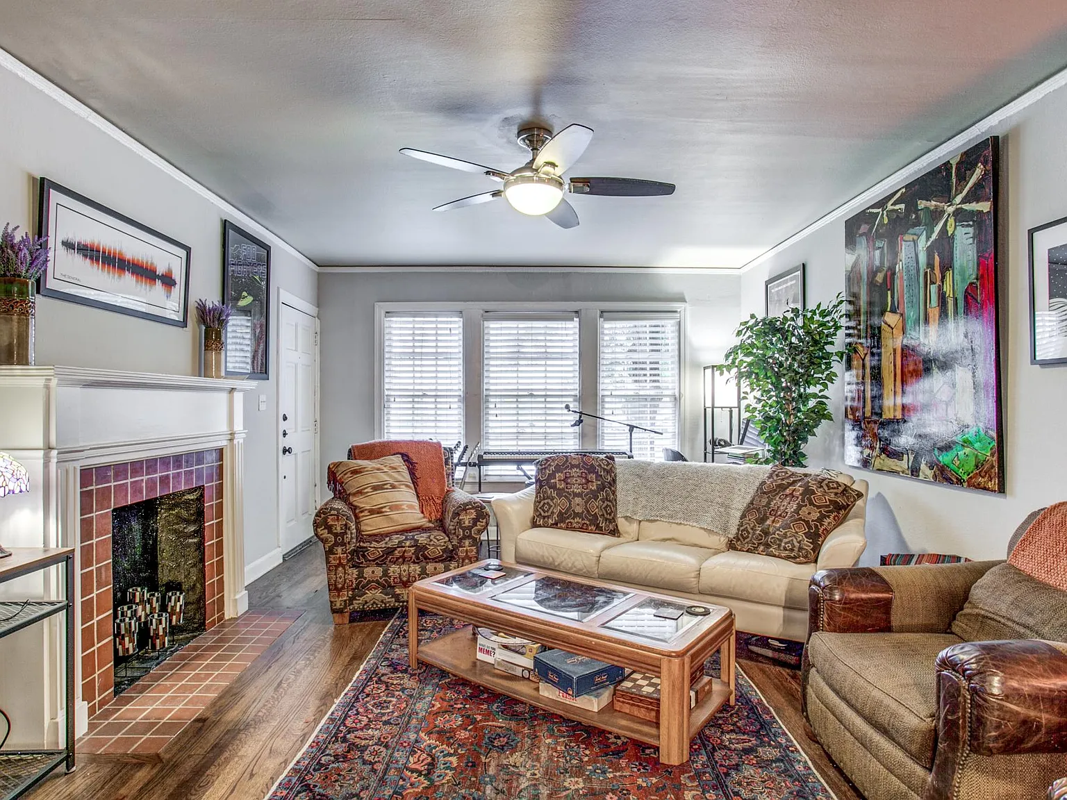 2 bed, 1370 sqft, $2,300 — Photo 3
