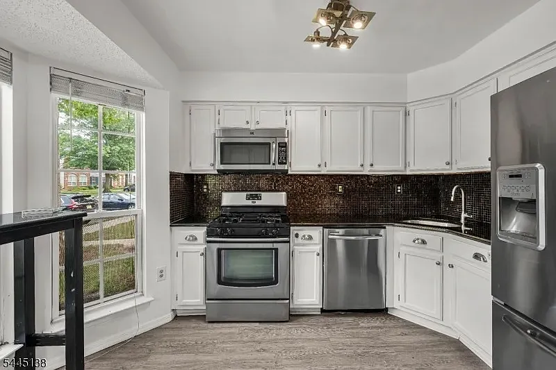 2 bed, 1450 sqft, $2,850 — Photo 4