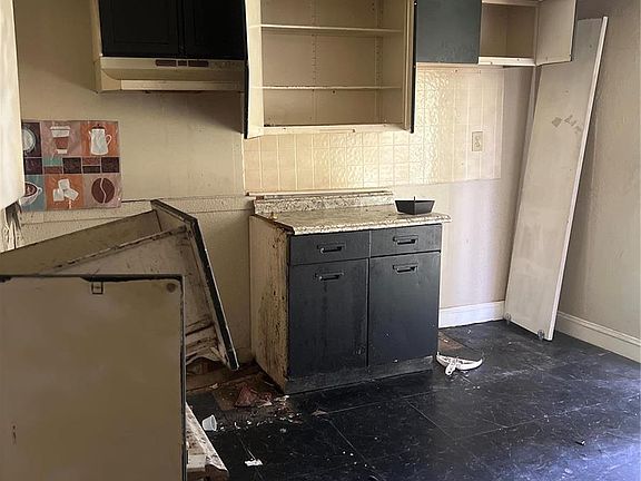 5th image of 6111 Dupree Ave