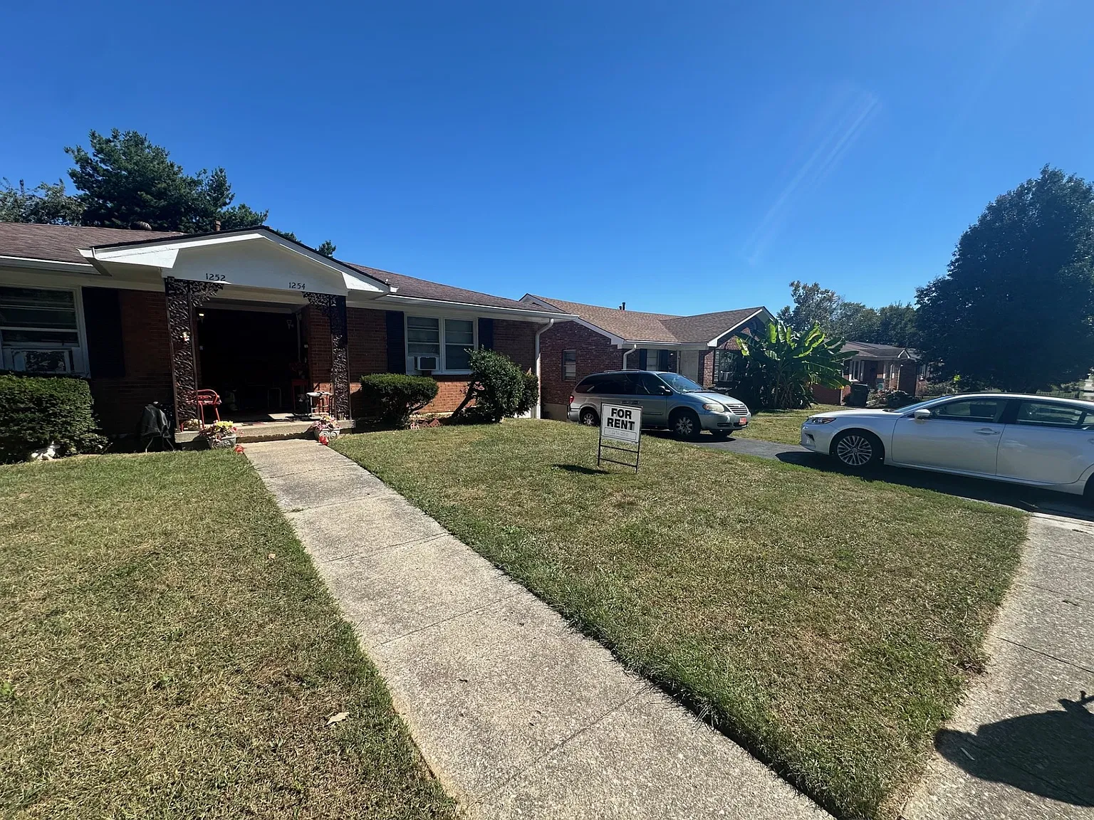 2 bed, $1,100 — Photo 2