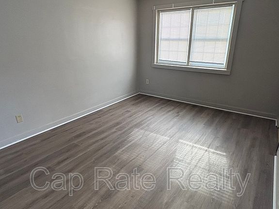 3rd image of 1040 Loretta Ave