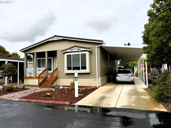 1400 Candlelight Dr, Eugene, OR 97401