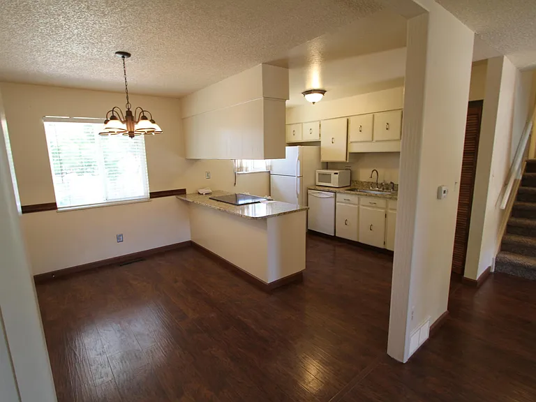 1085 Applewood Dr — Photo 11