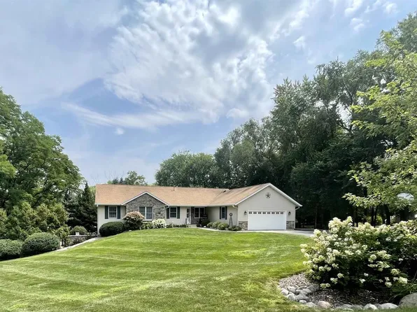6262 North Lochwood Drive, Janesville, WI 53545