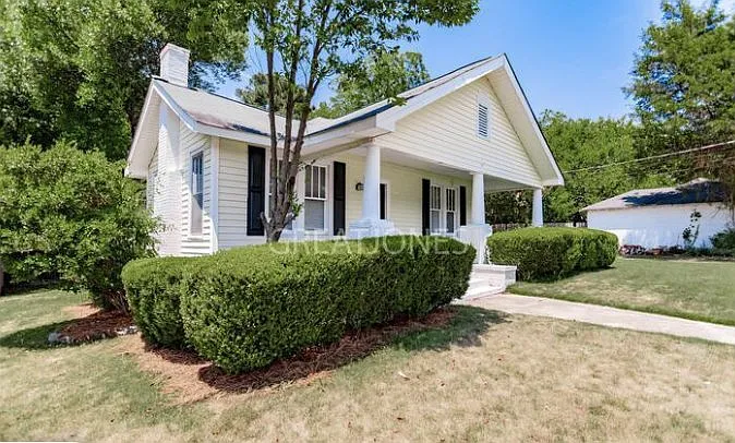 3 bed, 2.5 bath, 1864 sqft, $1,497 — Photo 2