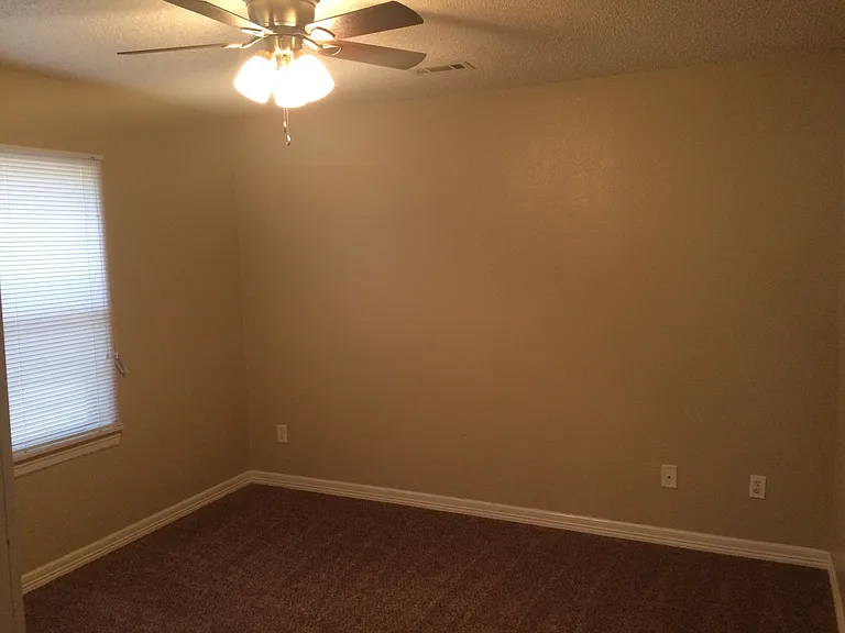 2728 N Villa Blvd — Photo 2