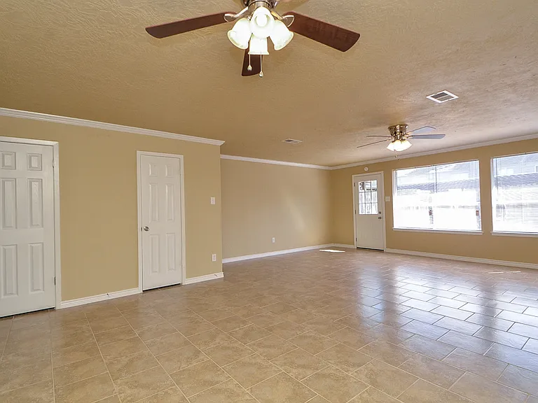 15337 Falmouth Ave — Photo 10