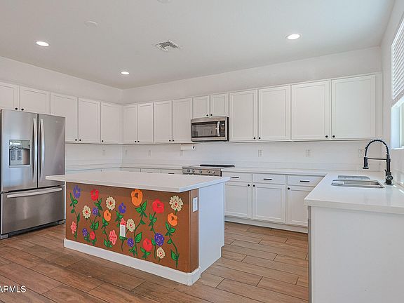 3rd image of 18263 W WILLIAMS Road