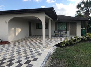 718 97th Ave N, Naples, FL 34108