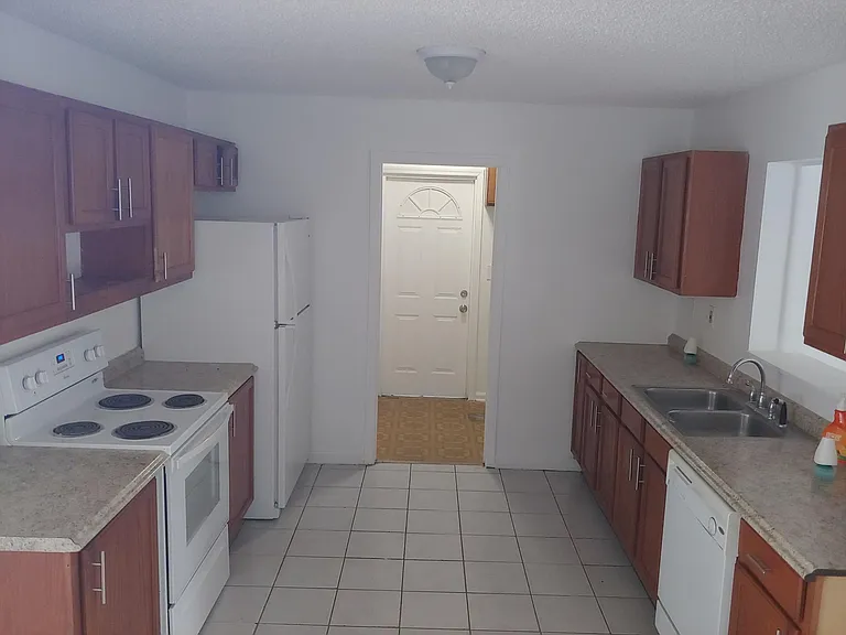 3570 Gull Rd — Photo 10