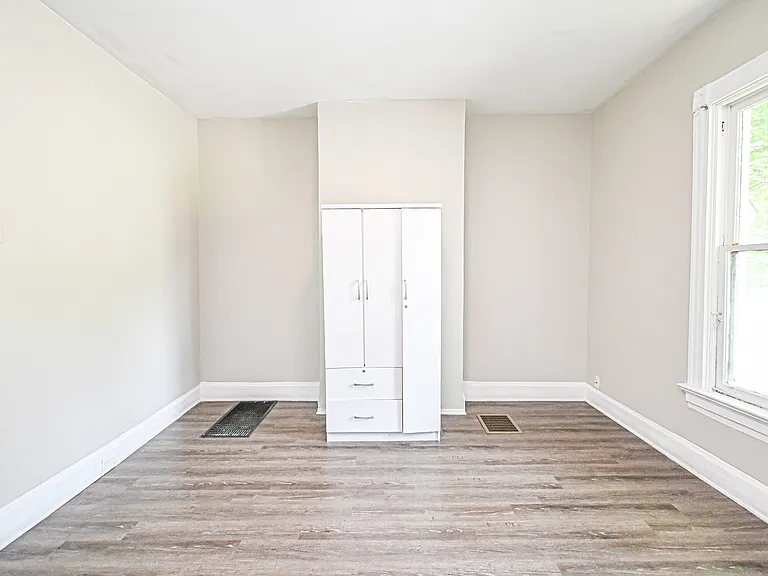 3131 Harvard Ave — Photo 3