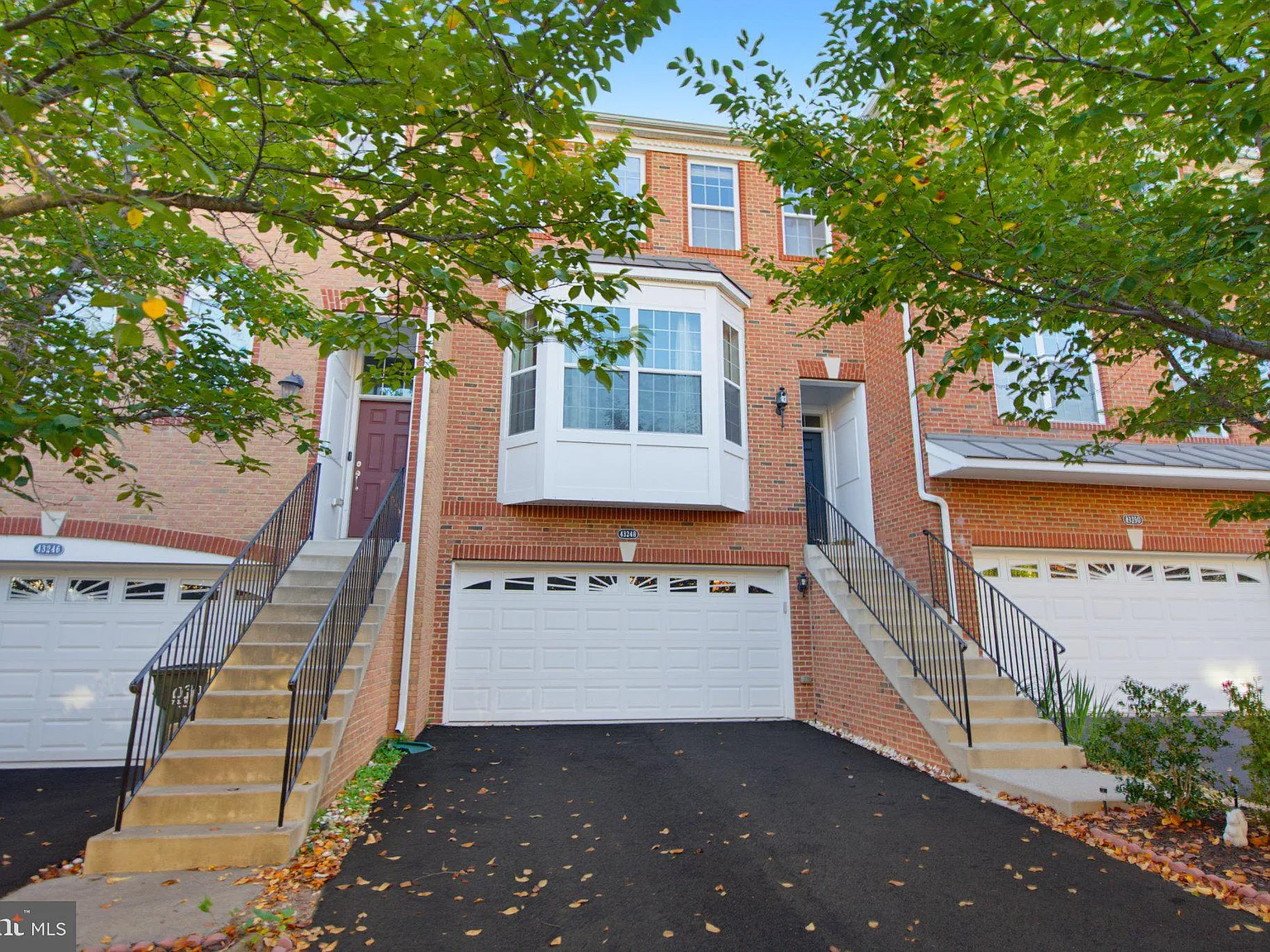 3 bed, 3.5 bath, 2715 sqft, $3,350 — Photo 1