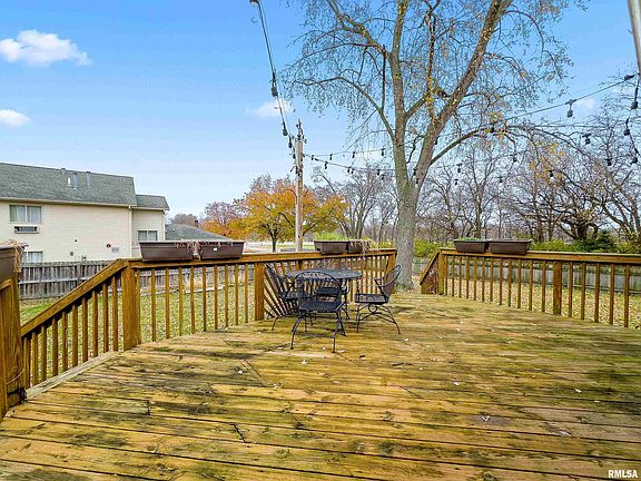 4th image of 624 S Sweetbriar Dr
