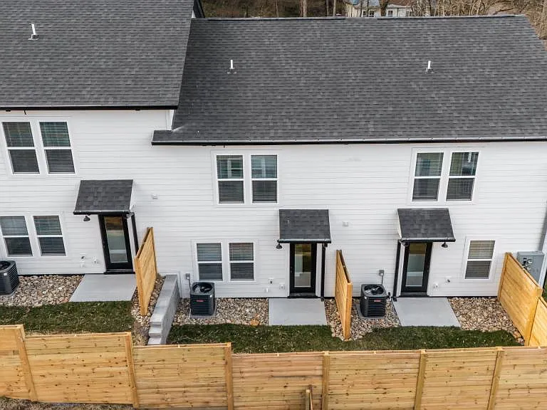 124 Shipman Dr NE — Photo 20