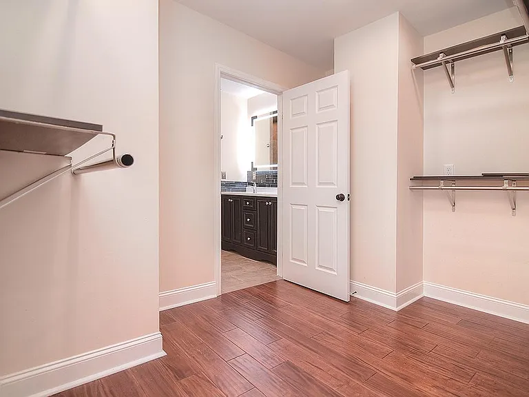 301 W Kingston Ave — Photo 16