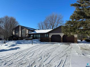 1023 S Walnut St, Freeman, SD 57029