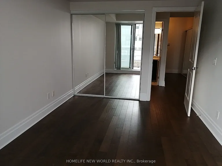 21 Upper Duke Cres #313 — Photo 10