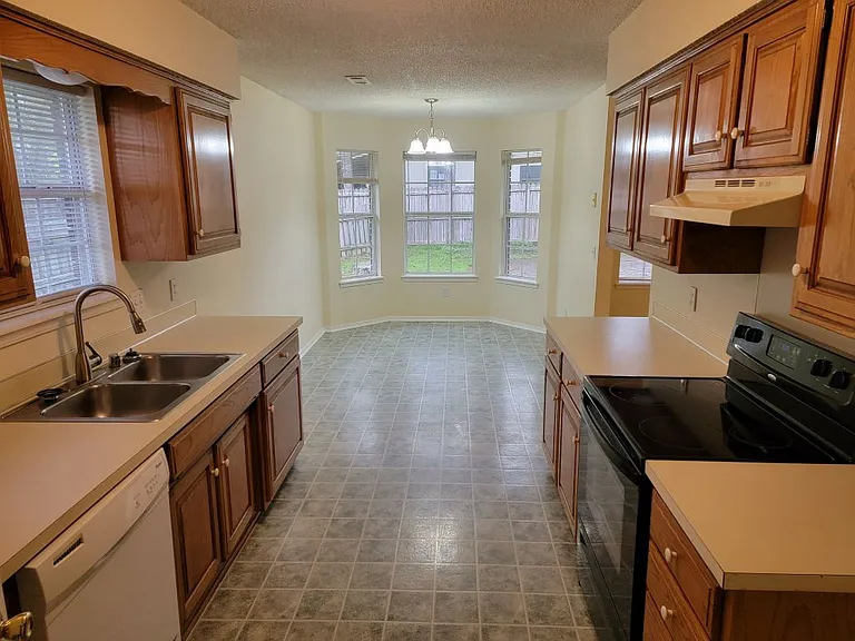 902 S Liberty Dr — Photo 5