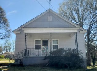 541 W Peachtree St, Woodruff, SC 29388