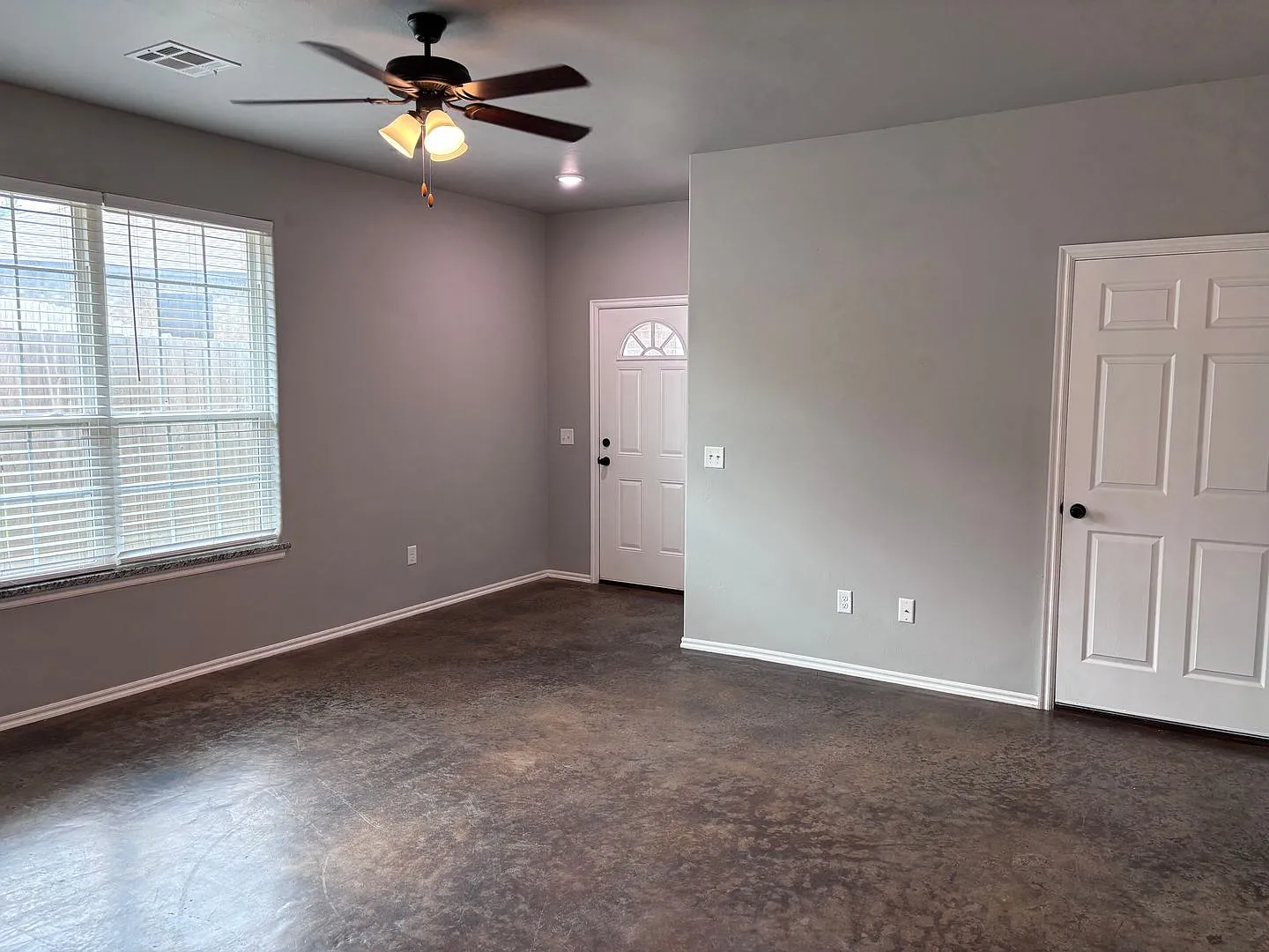 Move in Special!! 3br 2ba duplex with 2 car garage in OKC! — Photo 3