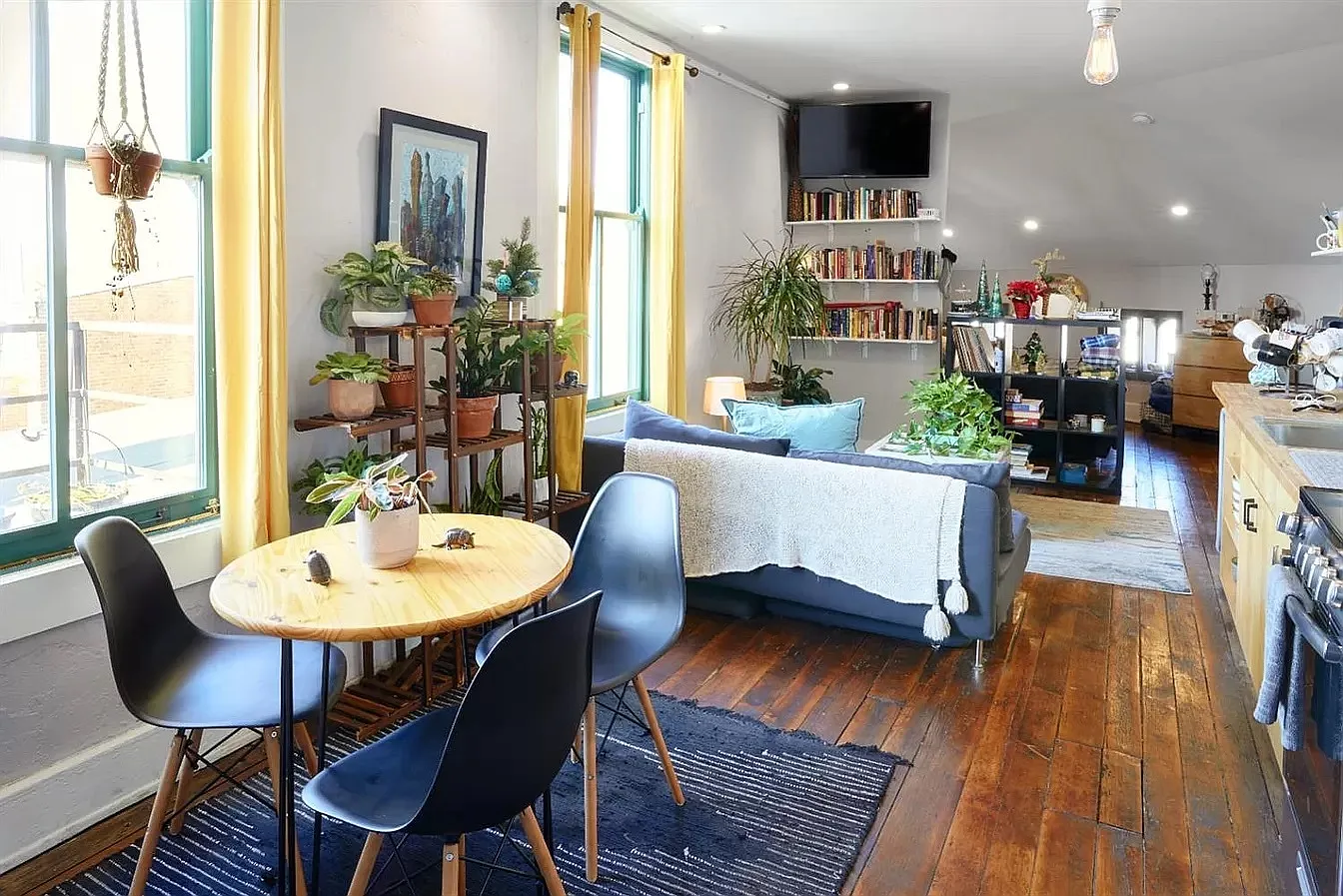 205 W McMicken Ave — Photo 2