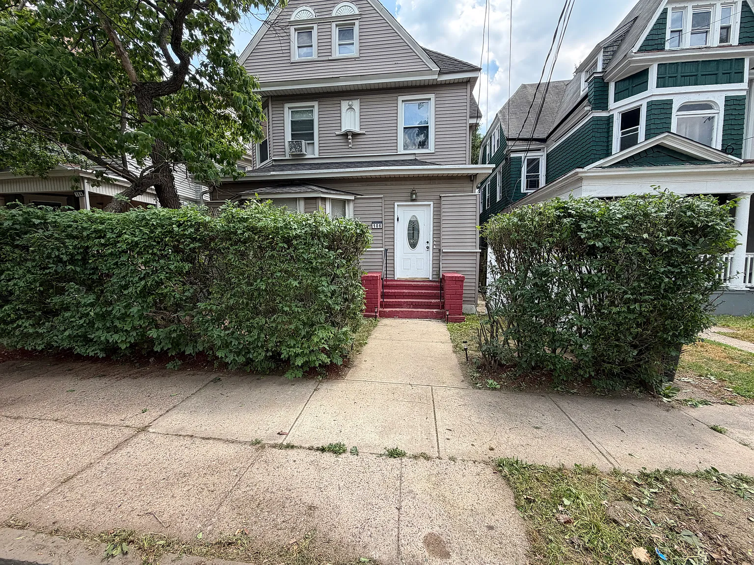 3 bed, 1100 sqft, $2,100 — Photo 1