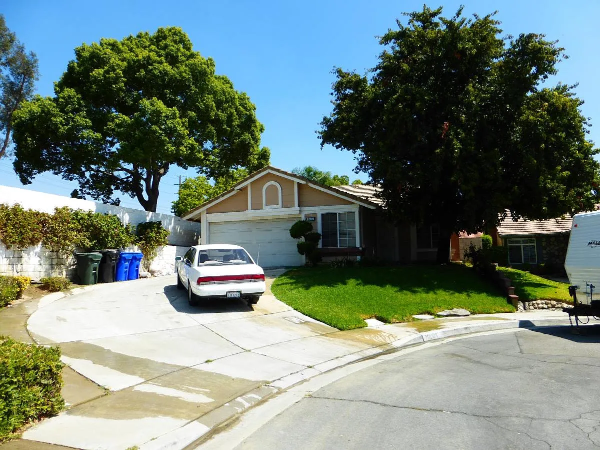 2-Front 2 - 11301 Redwood Ct