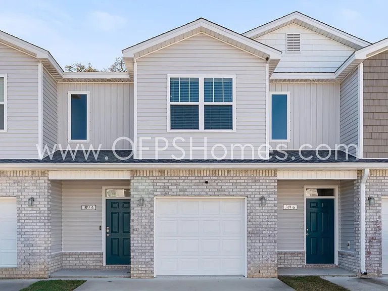 319 Carmel Dr #4 — Photo 2