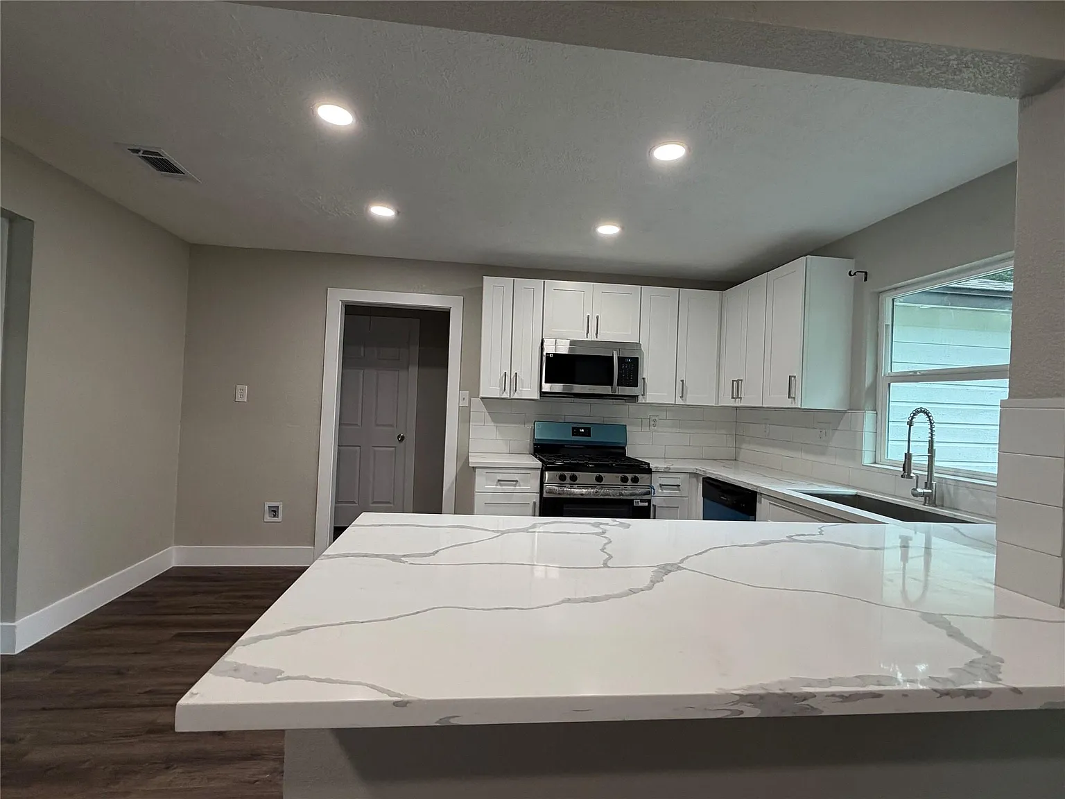 4 bed, 2.0 bath, 1459 sqft, $1,785 — Photo 3