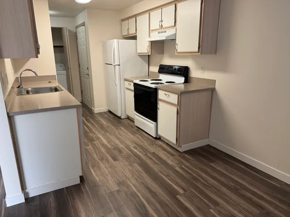 Richmond Square, 1400 E St #0, Independence, OR 97351