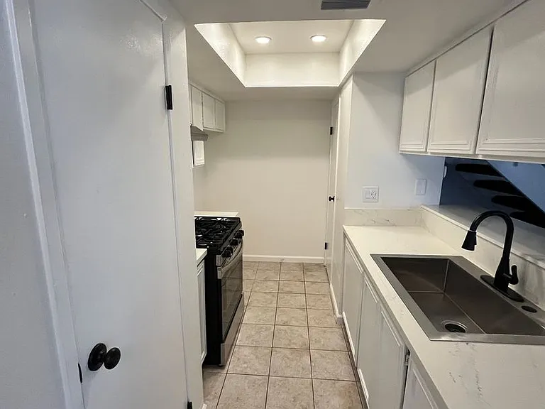 917 W Sierra Madre Ave #2 — Photo 4