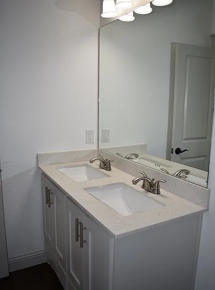 1216 W Nelson St — Photo 10