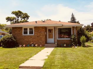 2124 N Jackson St, Waukegan, IL 60087